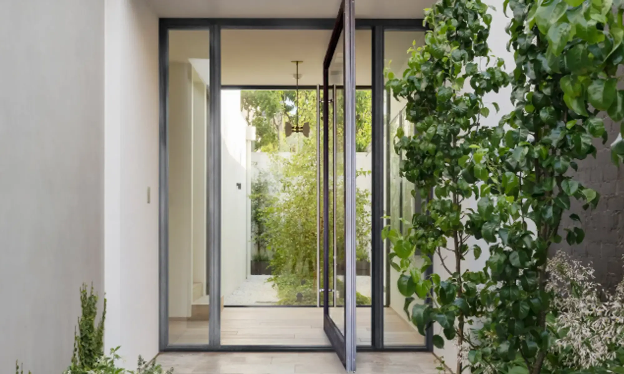 Aluminium door pivot​