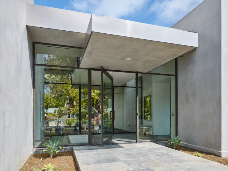 Aluminium pivot door​