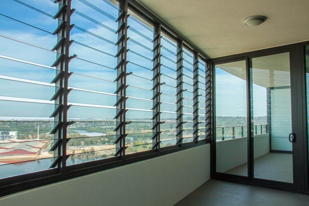 Aluminium louvre window​